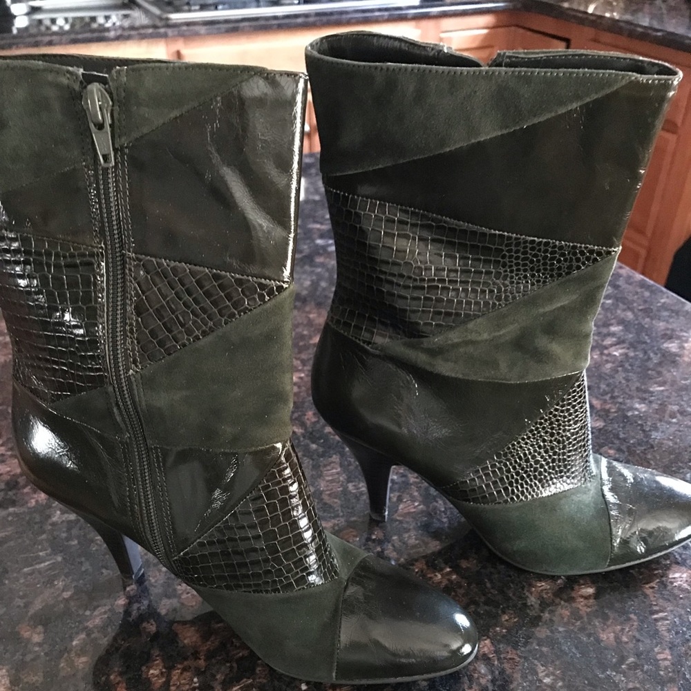 Nine West Green mixed Booties